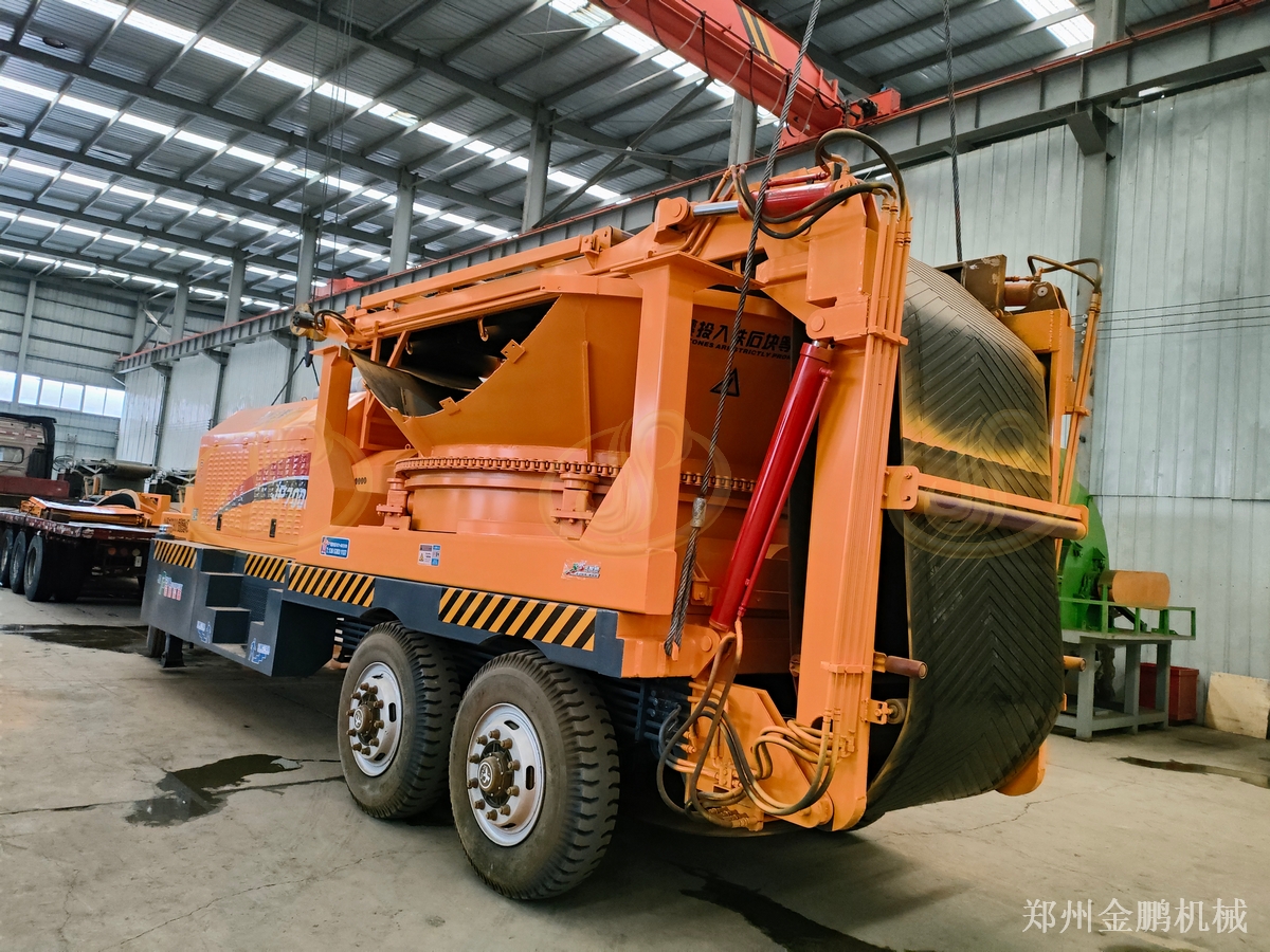 郑州金鹏大型树根粉碎机价格破碎树根和树墩
