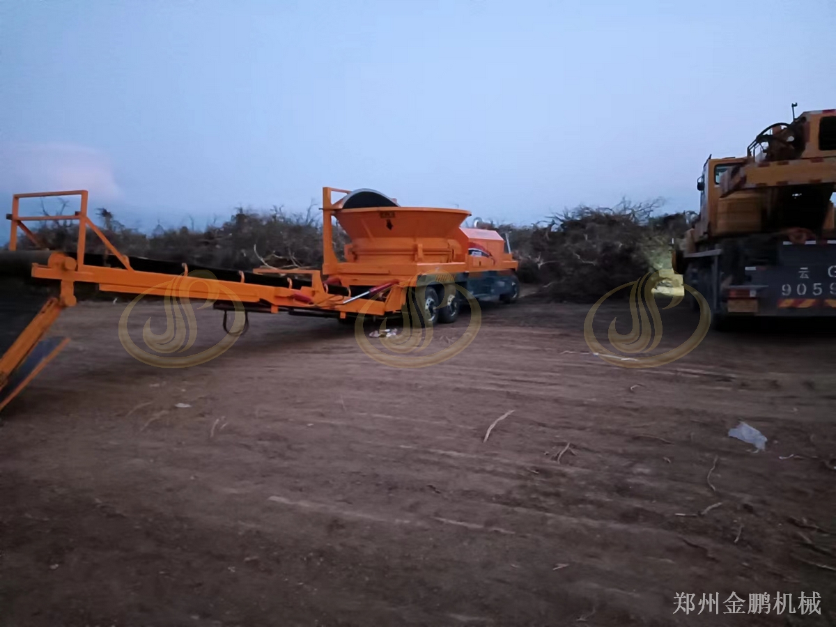 大型树枝粉碎机厂家郑州金鹏粉碎园林枝条与修剪废弃物